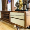 Kệ tivi gỗ óc chó đẹp KTV03